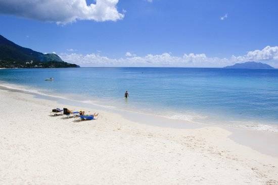 Beau-Vallon-Beach-View-Coral-Strand-Hotel  (© Vision Voyages TN / Coral Strand Smart Choice Hotel)
