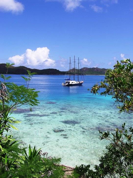 seychelles-booking-Sea-Star-on-Anchor  (© Silhouette Cruises Ltd / Cruise 8 Days - Star Bird (itinerary 2))