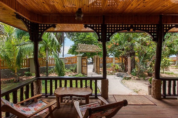 seychelles-booking-anse-severe-beach-villa-small-villa-terrace1  (© Seychelles Booking)
