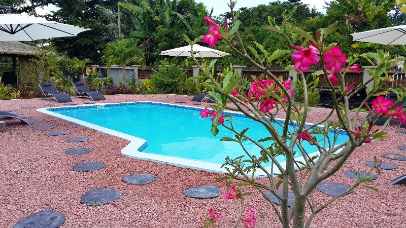 seychelles-booking-la-digue-holiday-villa-pool1  (© Seychelles Booking)