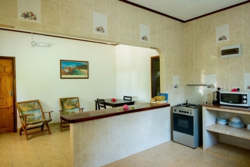 seychelles-la-digue-zerof-self-catering-apartment-living-room-one-bedroom-apartment2  (© Seychelles Booking)