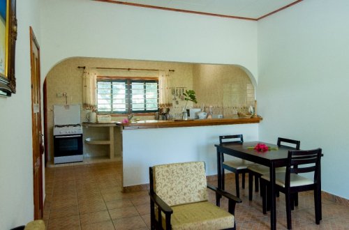 seychelles-la-digue-zerof-self-catering-apartment-seating-dining-area-three-bedroom-apartment2  (© Seychelles Booking)