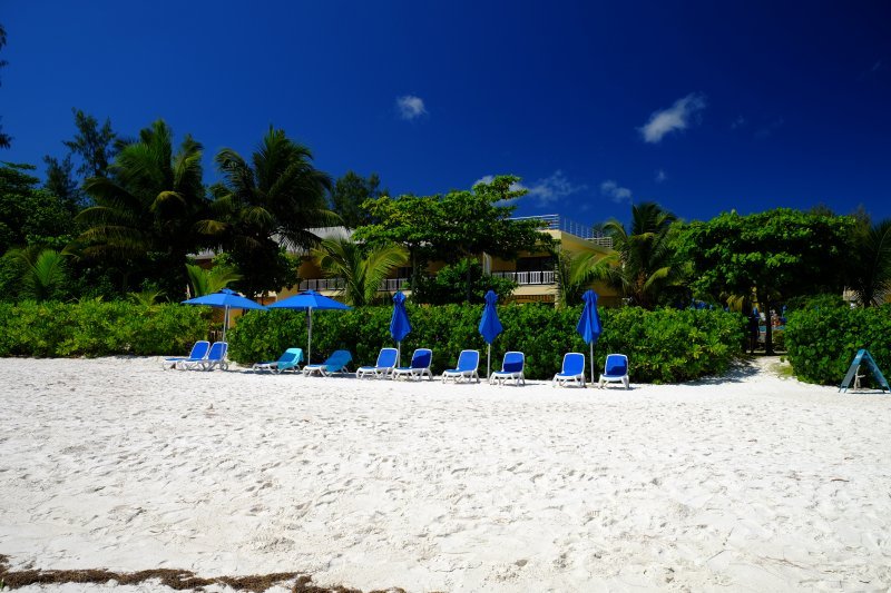 seychelles-praslin-acajou-beach-resort-9  (© Seychelles Booking)