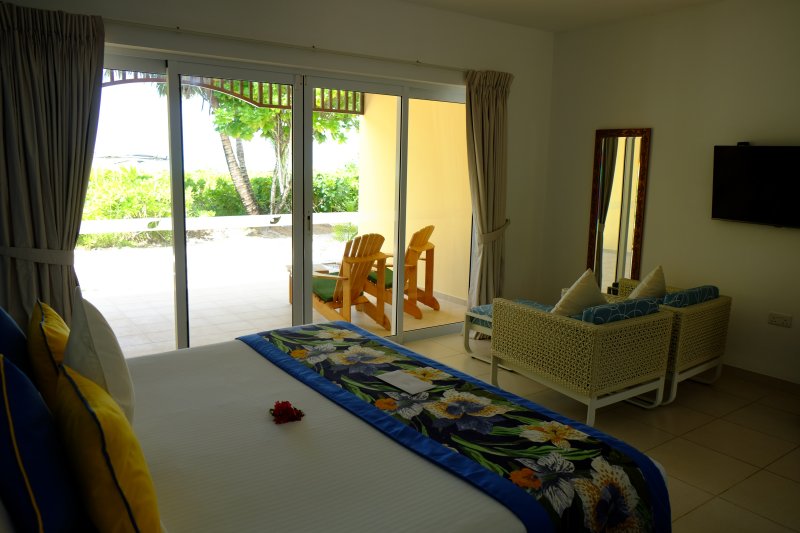 seychelles-praslin-acajou-beach-resort-deluxe-room-7  (© Seychelles Booking)