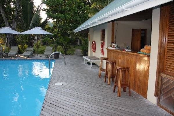 seychelles-praslin-indian-ocean-lodge-piscine  (© Seychelles Booking)