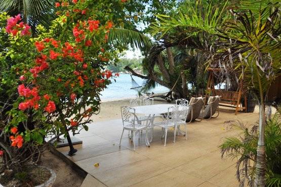 seychelles-villa-dorado-patio-in-front-of-the-Villa  (© Vision Voyages TN / Villa Dorado)