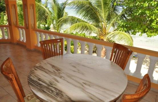 seychelles-villa-dorado-view-from-balcony-1st-floor  (© Vision Voyages TN / Villa Dorado)
